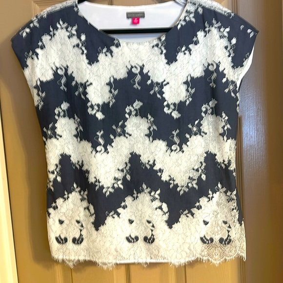 Vince Comuto navy & white lace top size M - Picture 1 of 5
